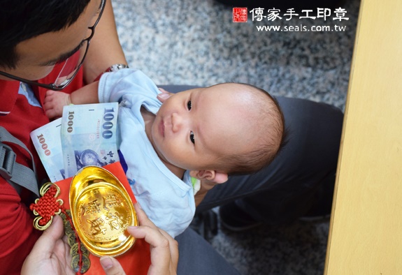 高寶寶(台中北區嬰兒寶寶滿月剃頭理髮、免費嬰兒剃胎毛儀式吉祥話)。中國風會場，爸媽寶貝免費穿「日中韓」古裝禮服。專業拍照、DVD光碟、證書。★購買「臍帶章、肚臍章、胎毛筆刷印章」贈送：剃頭、收涎、抓周，三選一。 2015.11.15 照片12